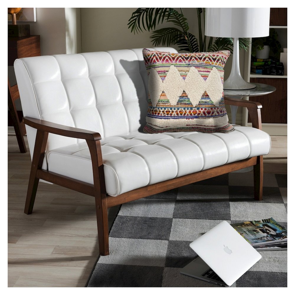 White Diamond Chevron Throw Pillow. Picture 6