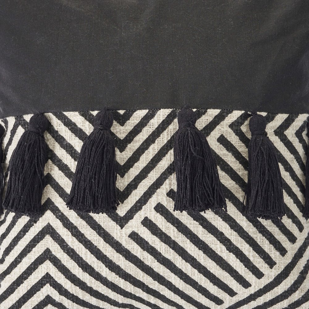 Black and White Chevron Throw Pillow. Picture 5