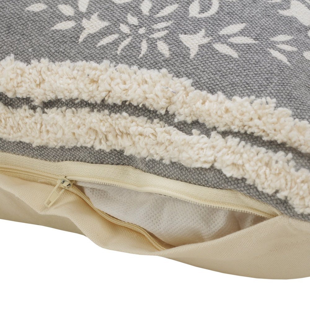 Casual Mandala Medallion Lumbar Pillow with Tufted Border. Picture 3