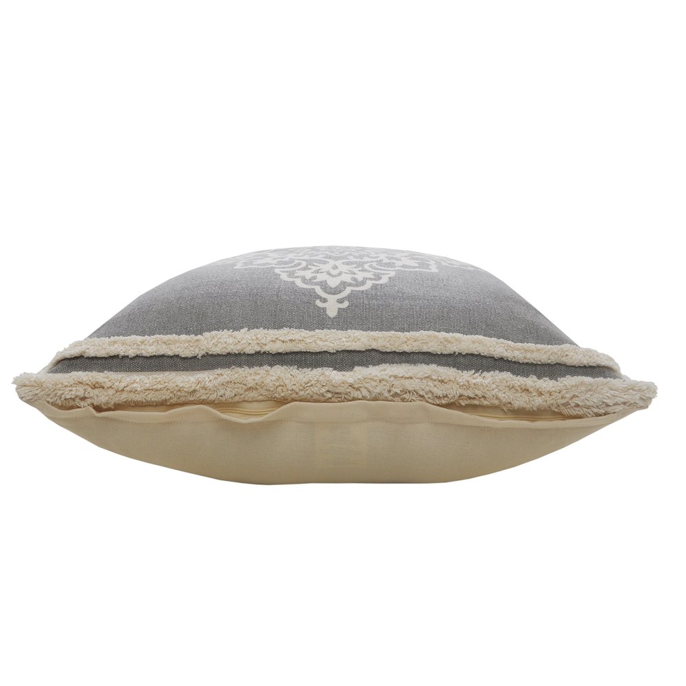 Casual Floral Diamond Medallion Throw Pillow with Tufted Border. Picture 4