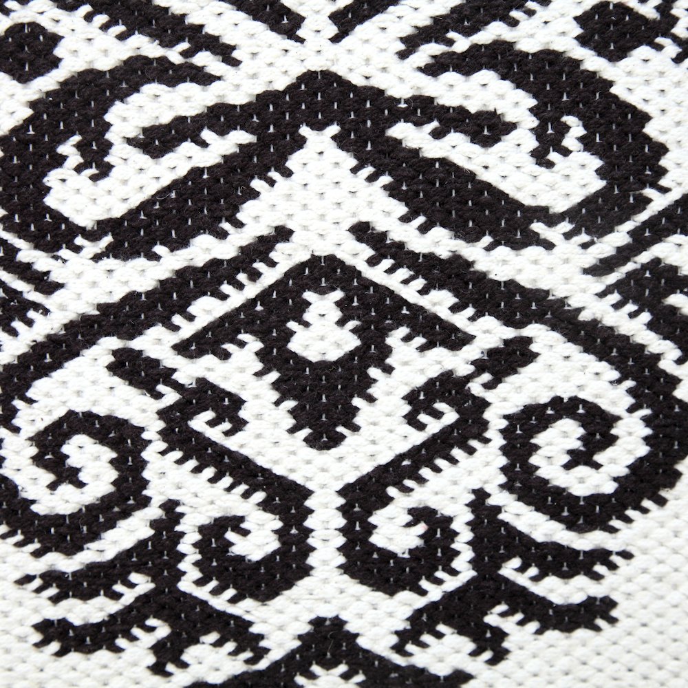 Traditional Decorative Damask Throw Pillow. Picture 2