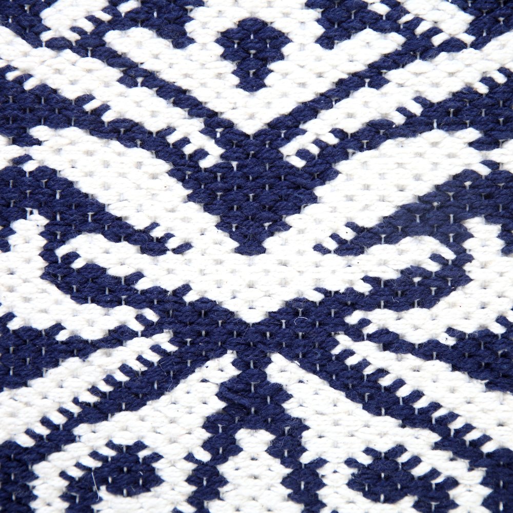 Traditional Decorative Damask Throw Pillow. Picture 2