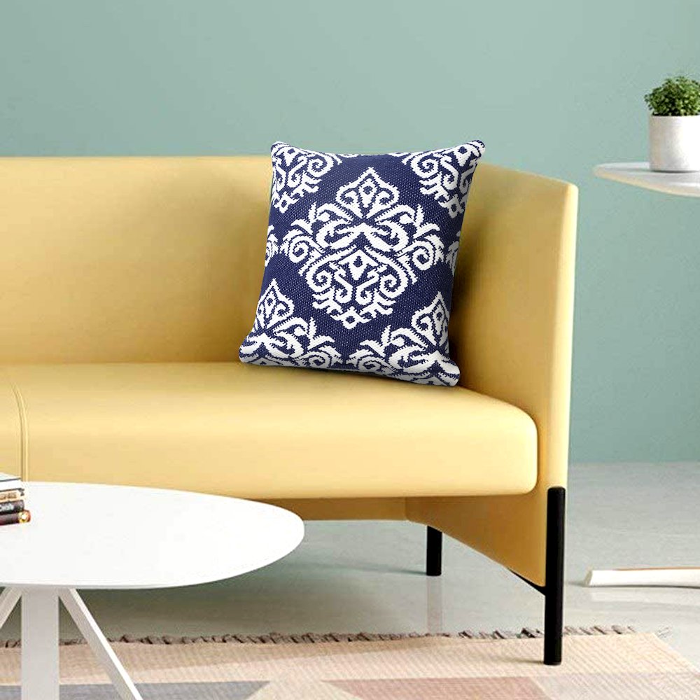 Traditional Decorative Damask Throw Pillow. Picture 9