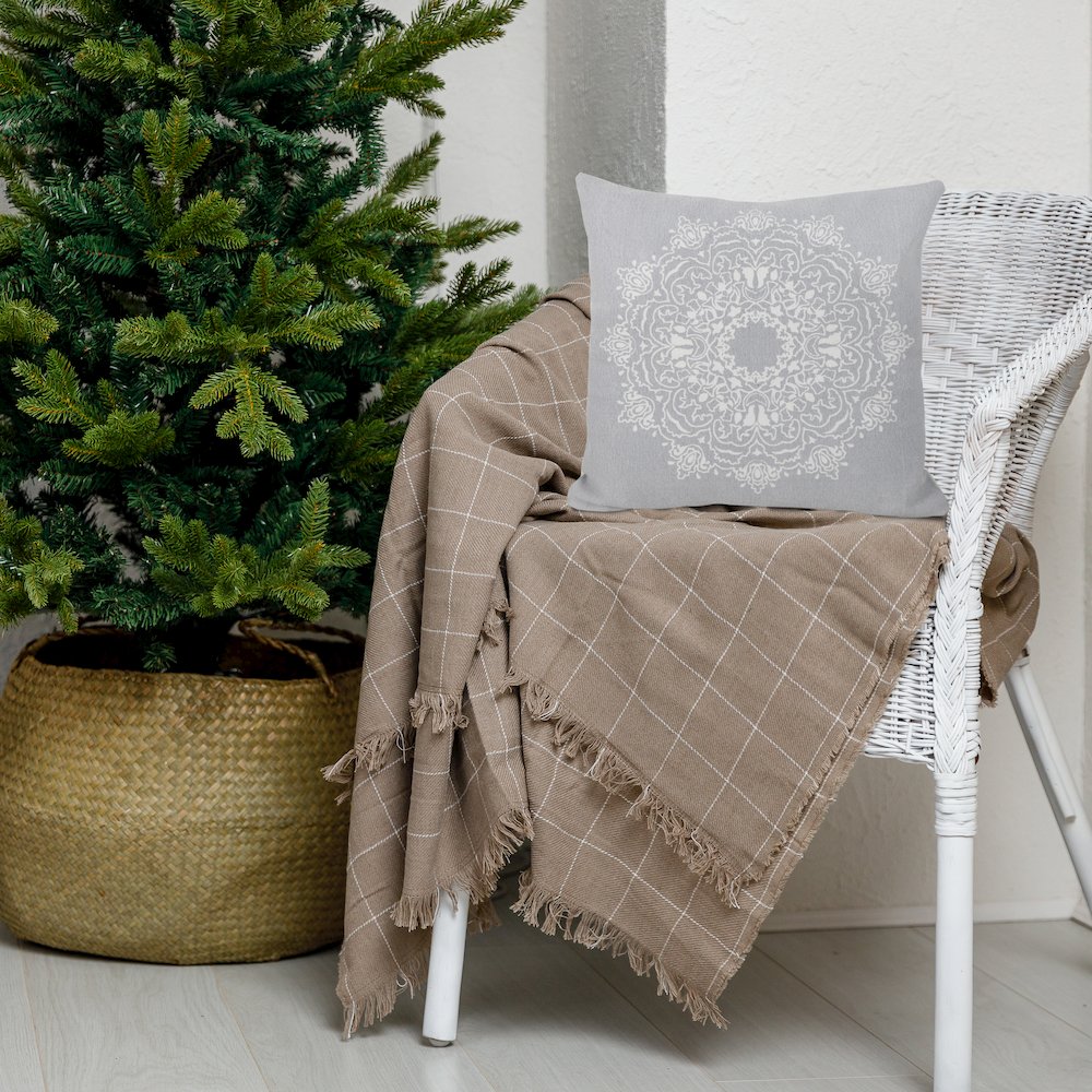 Bohemian Mandala Medallion Throw Pillow. Picture 9