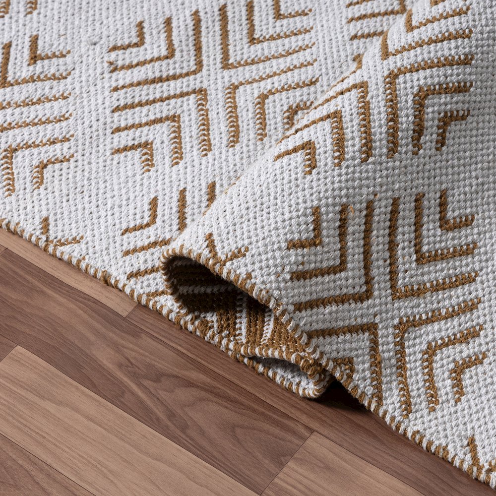 Pomona Cotton Blend Indoor Area Rug in Tan/White 5' x 7'. Picture 3