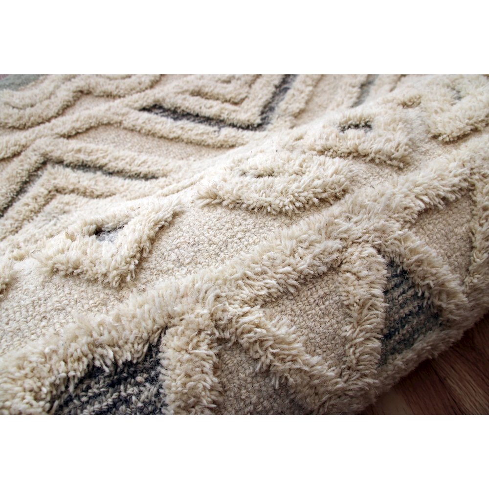Sinuous Contemporary Tufted Geometric Motif Wool Blend Area Rug, Ivory, 6' Round. Picture 5