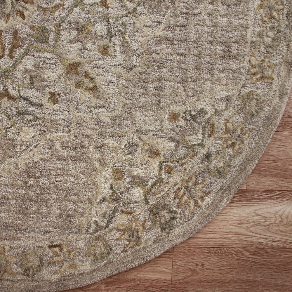 Traditional Cottage Medallion Round Rug. Picture 3
