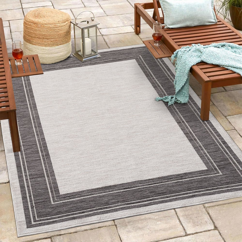 Westport Ivory/Gray Bordered PET Yarn Indoor/Outdoor Area Rug. Picture 2