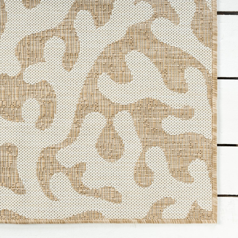 Captiva Durable Performance Area Rug Outdoor in Beige/Ivory, 7'9" x 9'5". Picture 5