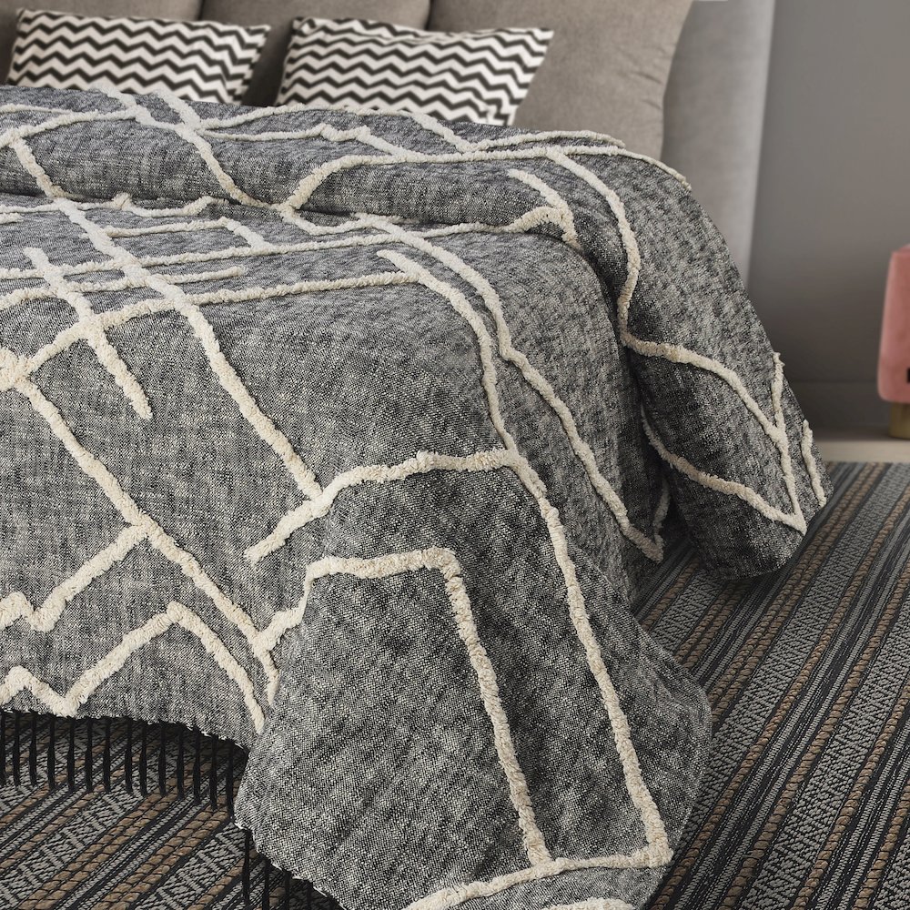 Coverlet Cotton in Black/Ivory 90" x 96". Picture 8