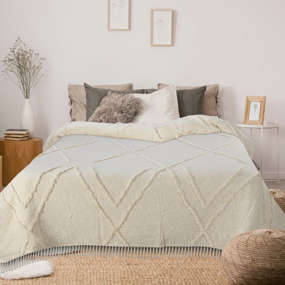 Coverlet Cotton in Ivory 90" x 108". Picture 6