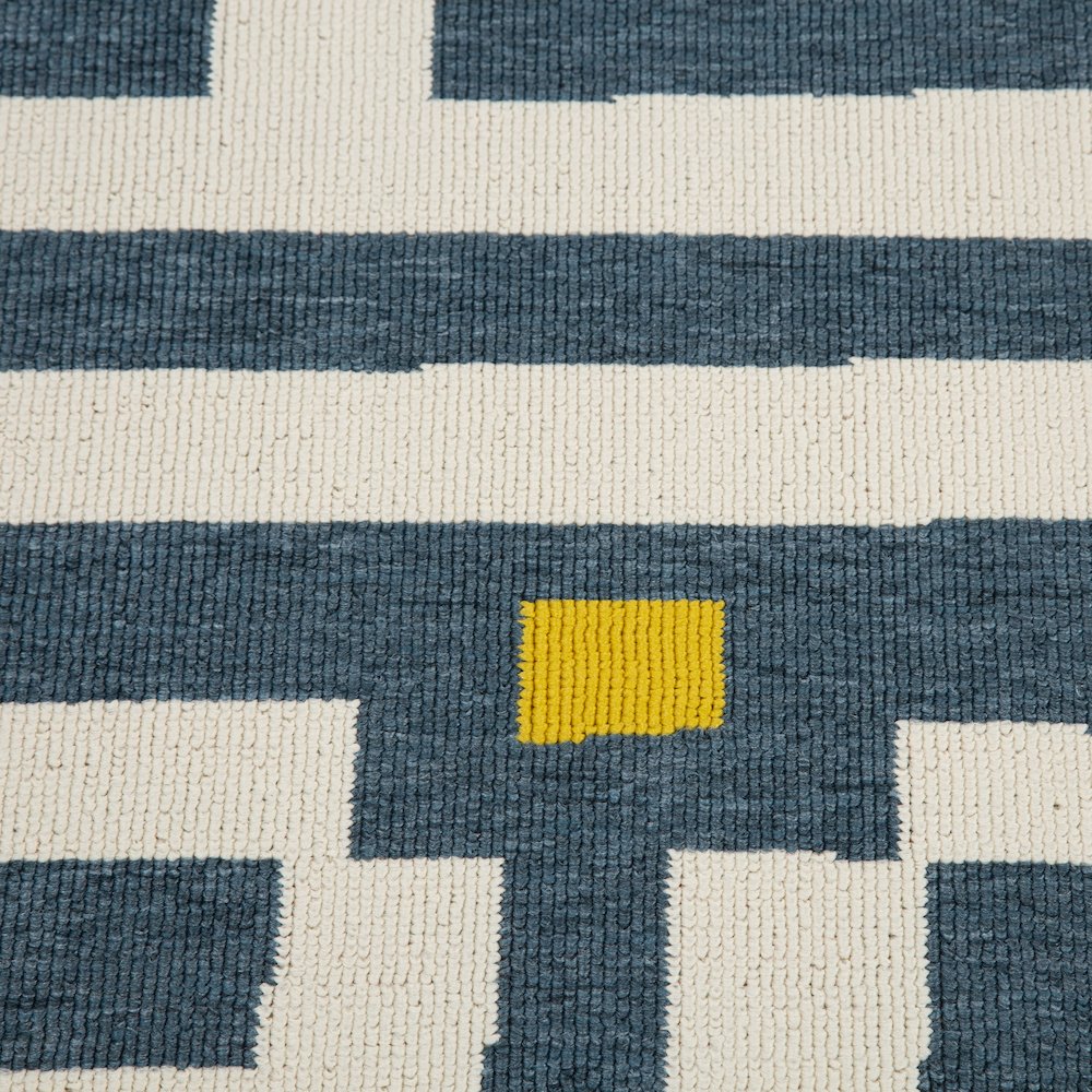 Mapa Durable Performance Area Rug Outdoor in Blue/White, 5' x 7'. Picture 6