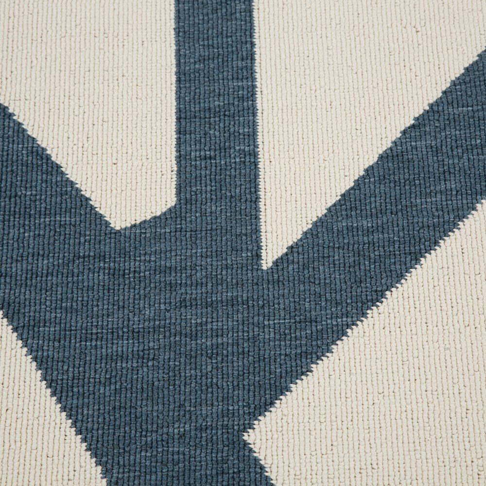 Mapa Durable Performance Area Rug Outdoor in White/Blue, 5' x 7'. Picture 6