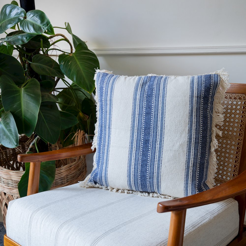 Seashore Cotton Pillow Set of 2 in Blue/White, 18" x 18". Picture 2