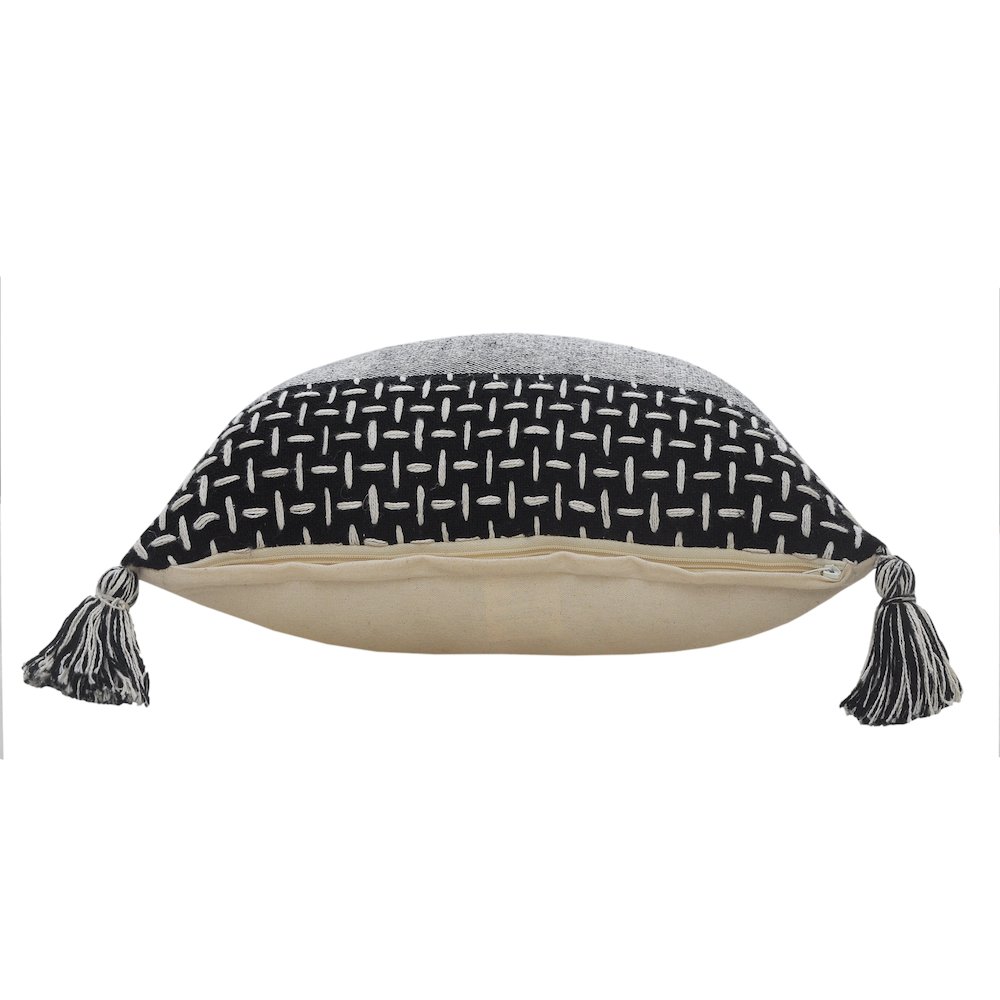 Elevate Cotton Pillow Set of 2 in Black/Gray, 20" x 20". Picture 4
