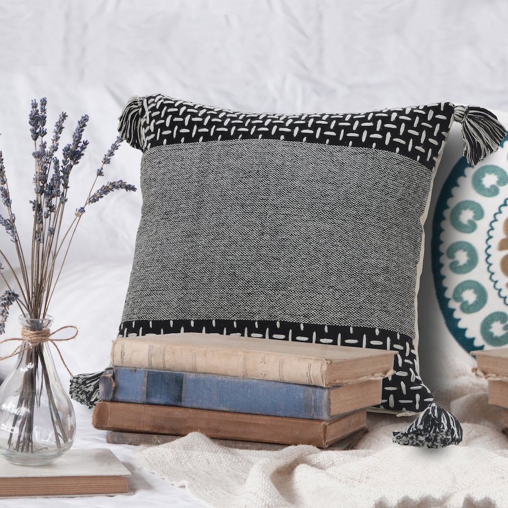 Elevate Cotton Pillow Set of 2 in Black/Gray, 20" x 20". Picture 10