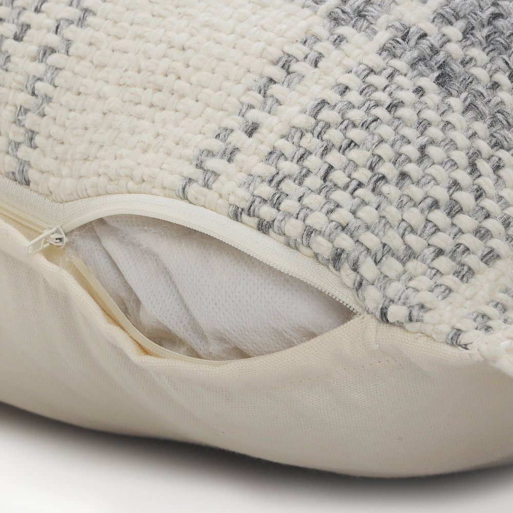 Drew Cotton Blend Pillow Set of 2 in Ivory/Gray, 20" x 20". Picture 4