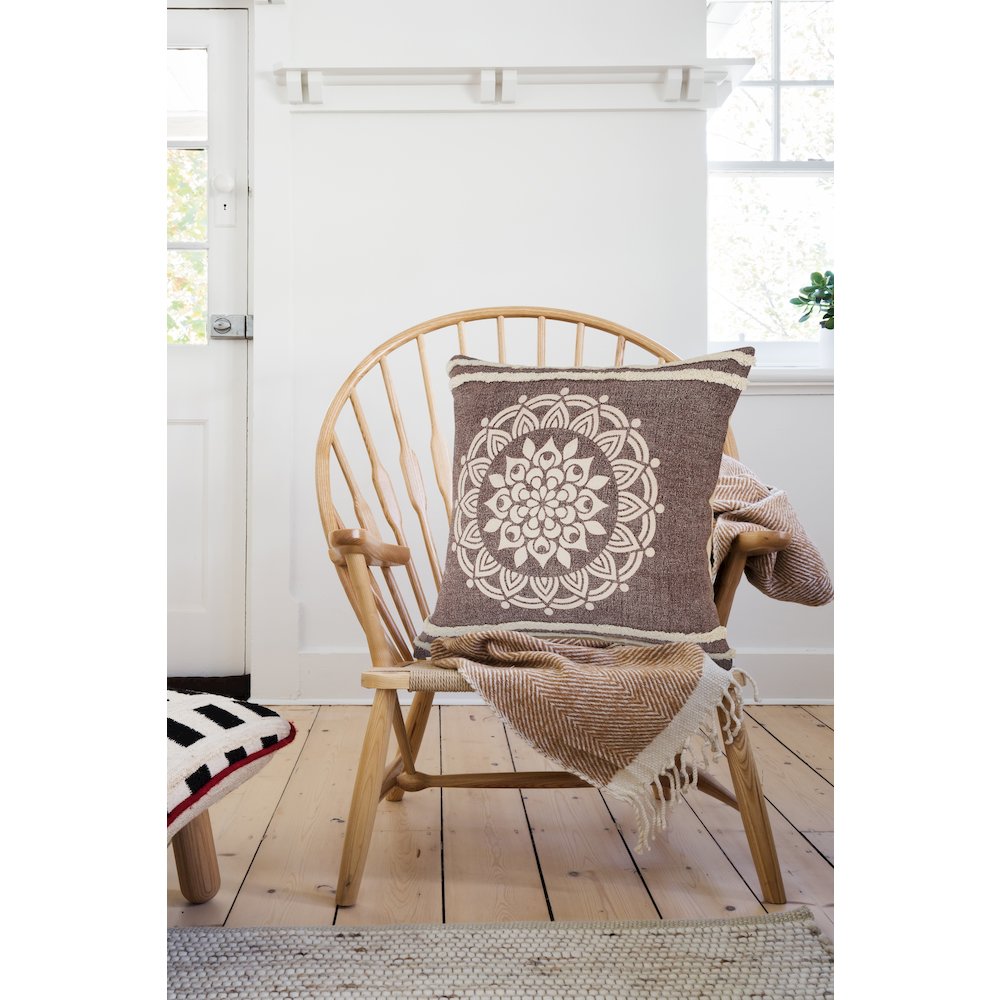 Mandala Cotton Pillow Set of 2 in Brown/White, 20" x 20". Picture 9