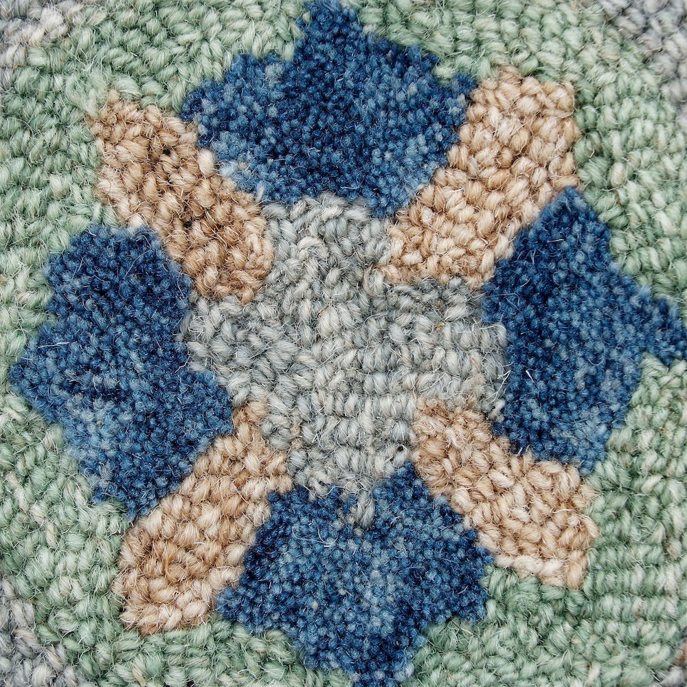 RugsA Gray/Brown Suzani Wool Round Rug. Picture 4