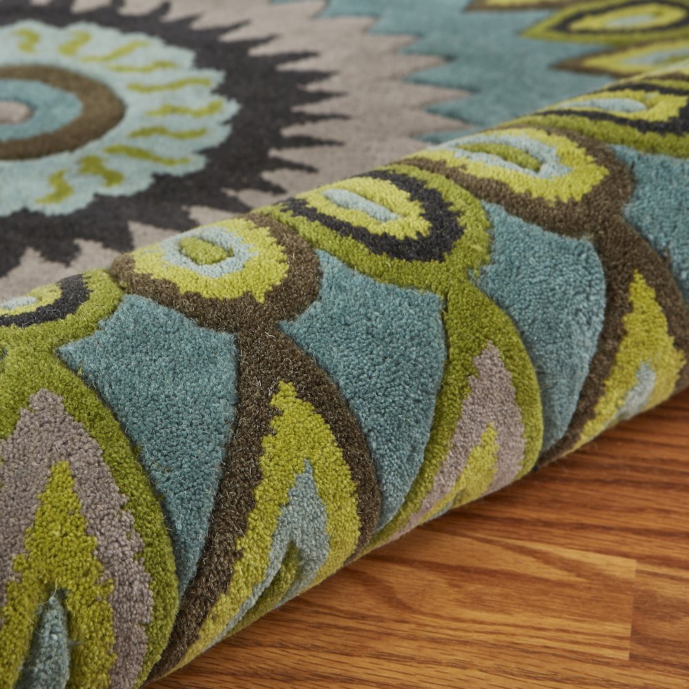 Traditional Peacock Indoor Area Rug. Picture 4