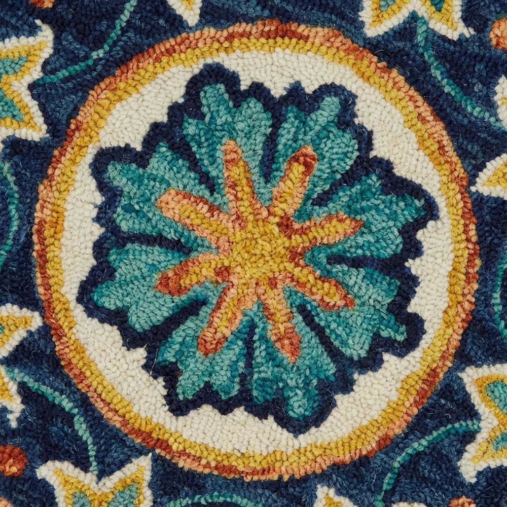 Blue Indoor Round Area Rug With Classic Design And Soft Material. Picture 5