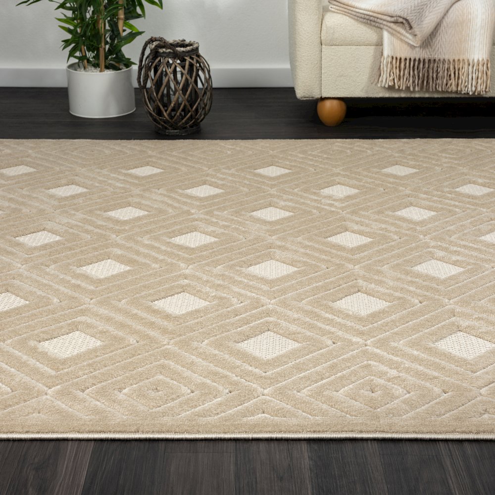 Atlas Durable Performance Area Rug Outdoor in Beige, 5' x 7'. Picture 3