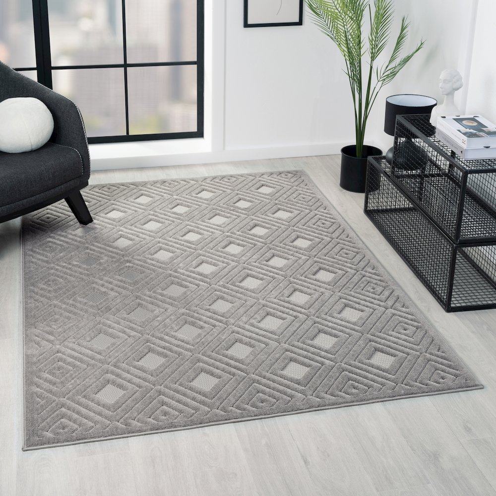 Atlas Durable Performance Area Rug Outdoor in Gray, 5' x 7'. Picture 8