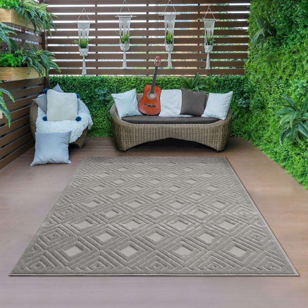 Atlas Durable Performance Area Rug Outdoor in Gray, 5' x 7'. Picture 9