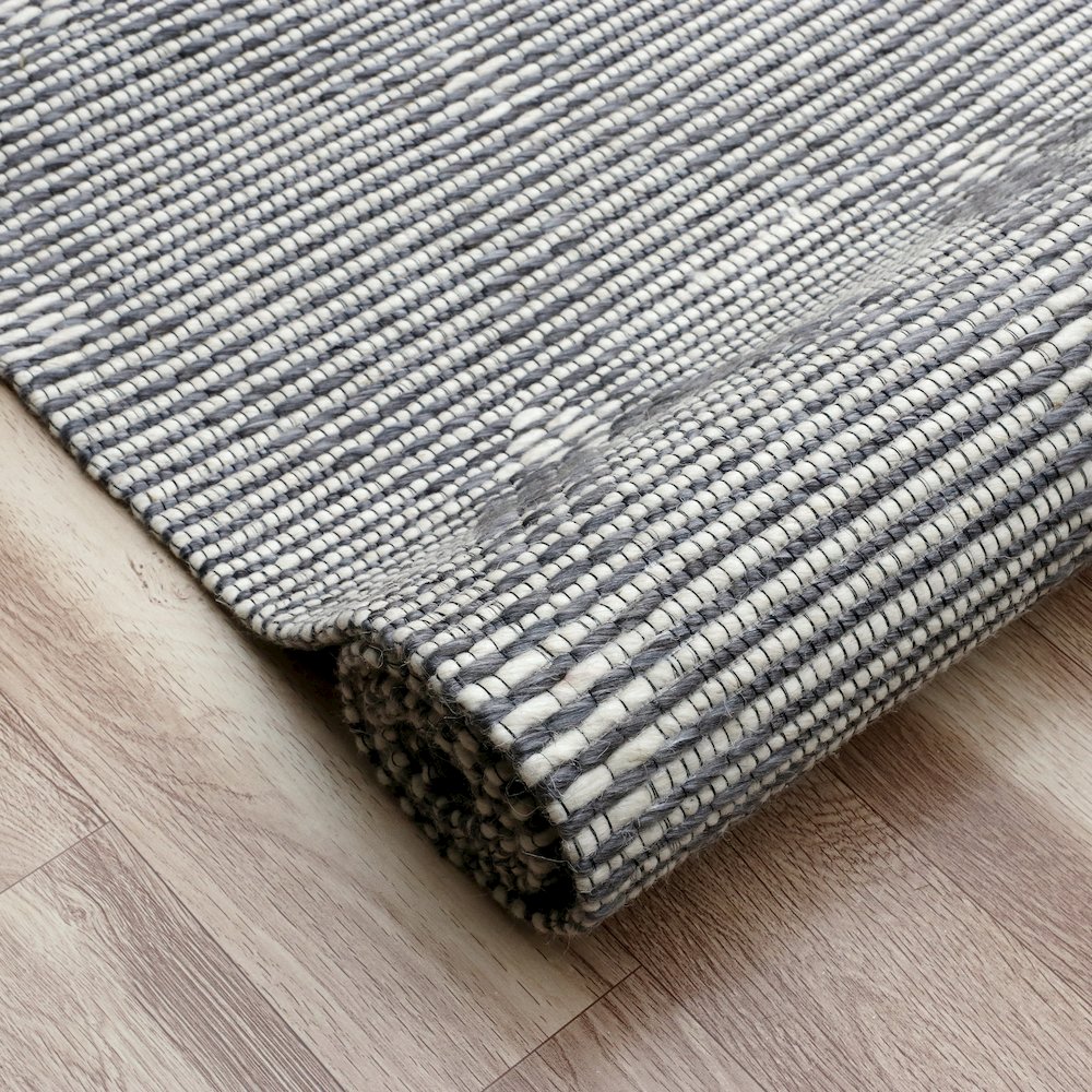 Bergen Wool Blend Area Rug Indoor in Gray/Ivory, 2' x 3'. Picture 3