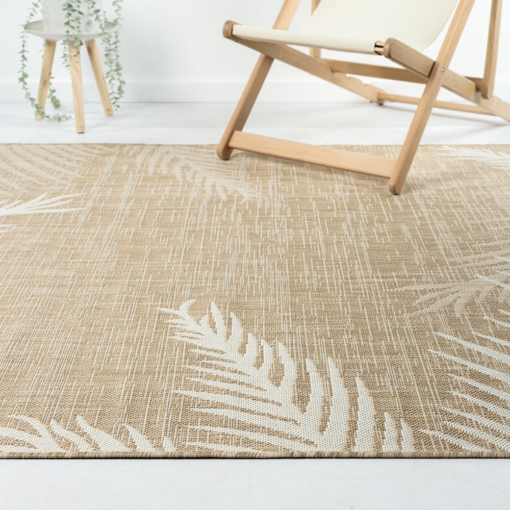 Captiva Durable Performance Area Rug Outdoor in Beige/Ivory, 5' x 7'. Picture 3