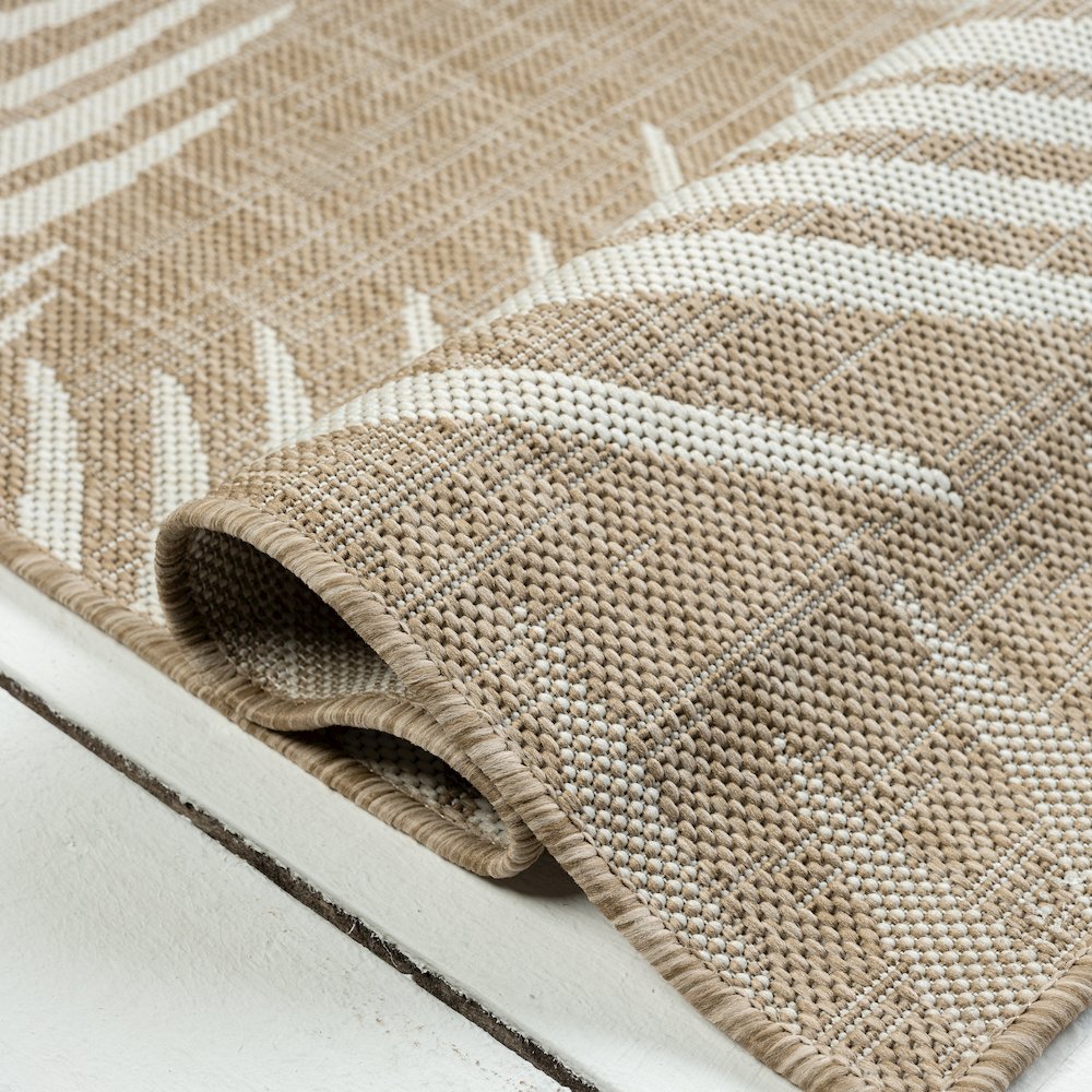 Captiva Durable Performance Area Rug Outdoor in Beige/Ivory, 5' x 7'. Picture 4