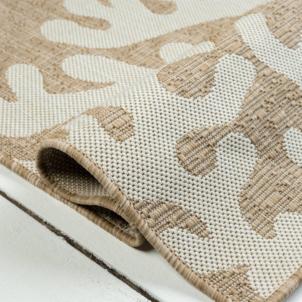 Captiva Durable Performance Area Rug Outdoor in Beige/Ivory, 5' x 7'. Picture 4