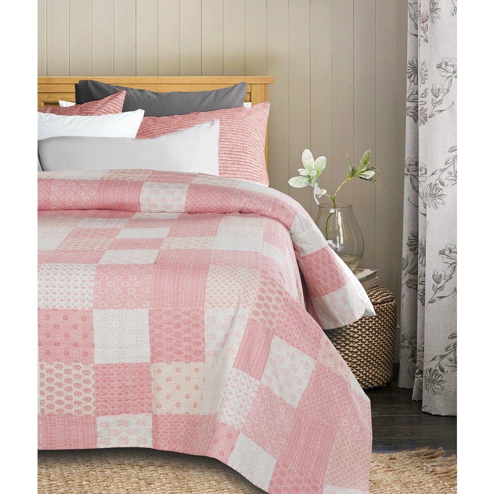 Coverlet Cotton in Pink 86" x 91". Picture 4