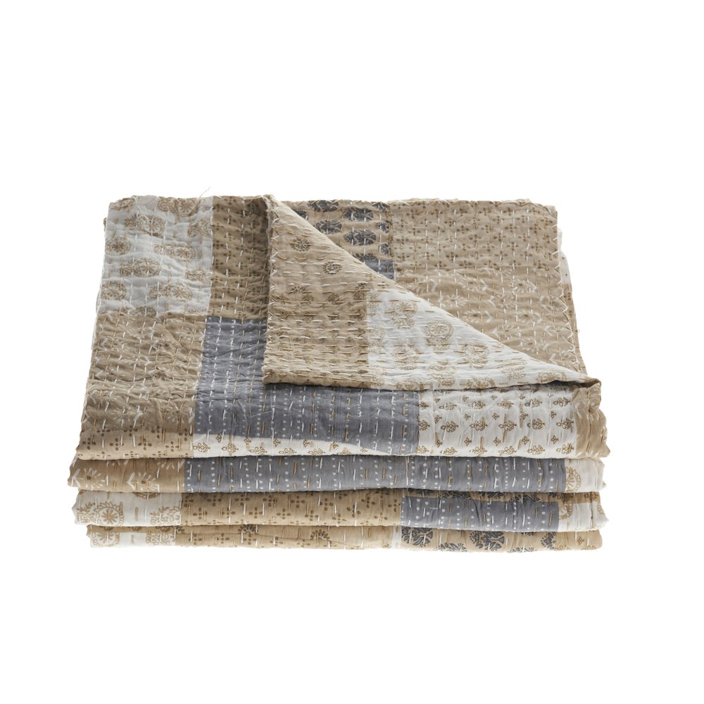 Coverlet Cotton in Cream 86" x 91". Picture 3