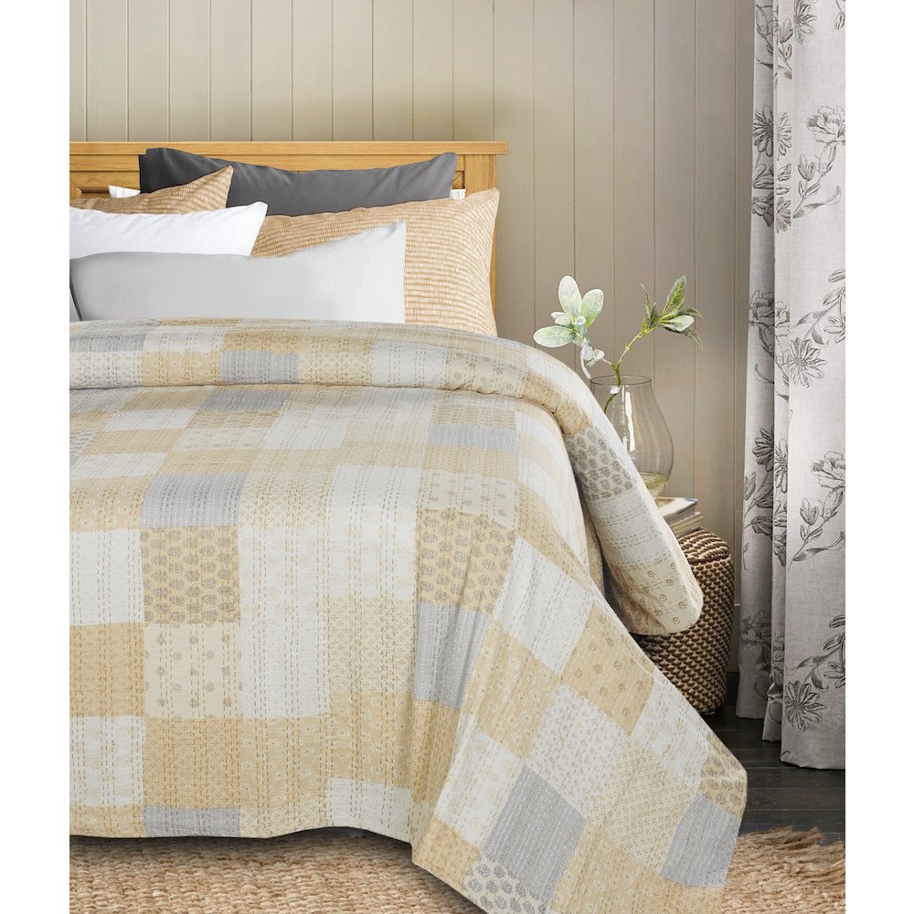 Coverlet Cotton in Cream 86" x 91". Picture 5