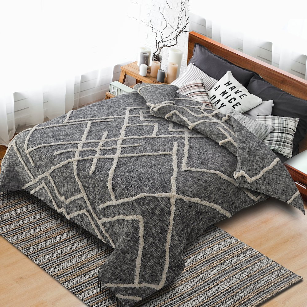 Coverlet Cotton in Black/Ivory 68” x 90”. Picture 6