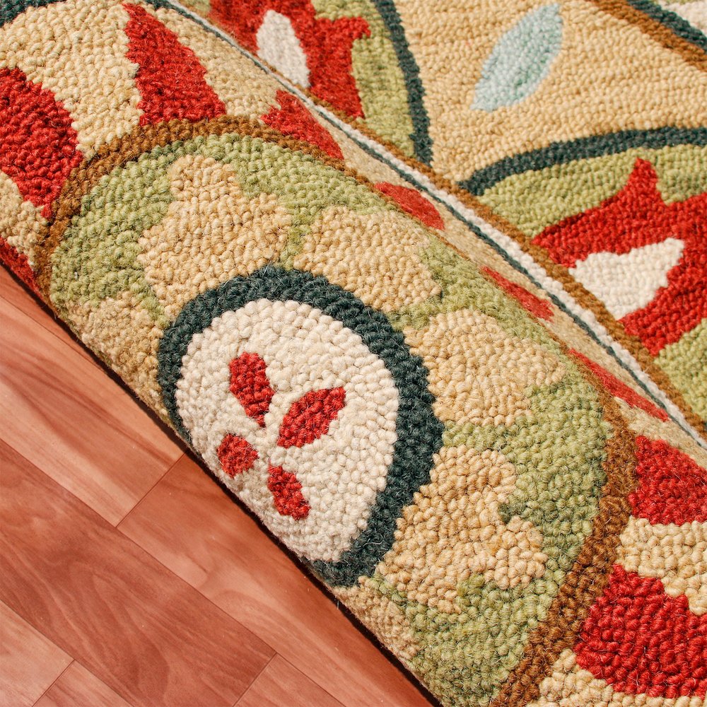 Dazzle Wool Area Rug Indoor in Red/Green, 4' Round. Picture 4