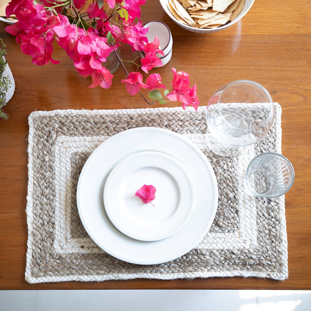 Classic Jute Set of 4 Table Top Placemat in Tan/White,  1'1" x 1'7". Picture 2