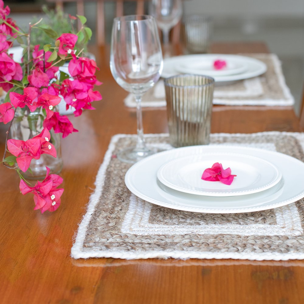 Classic Jute Set of 4 Table Top Placemat in Tan/White,  1'1" x 1'7". Picture 8