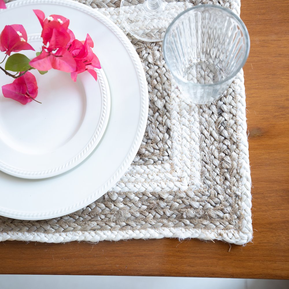 Classic Jute Set of 4 Table Top Placemat in Tan/White,  1'1" x 1'7". Picture 7