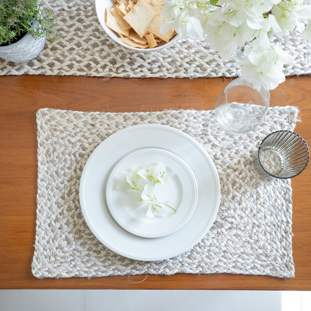 Classic Jute Set of 4 Table Top Placemat in White/Tan,  1'1" x 1'7". Picture 2