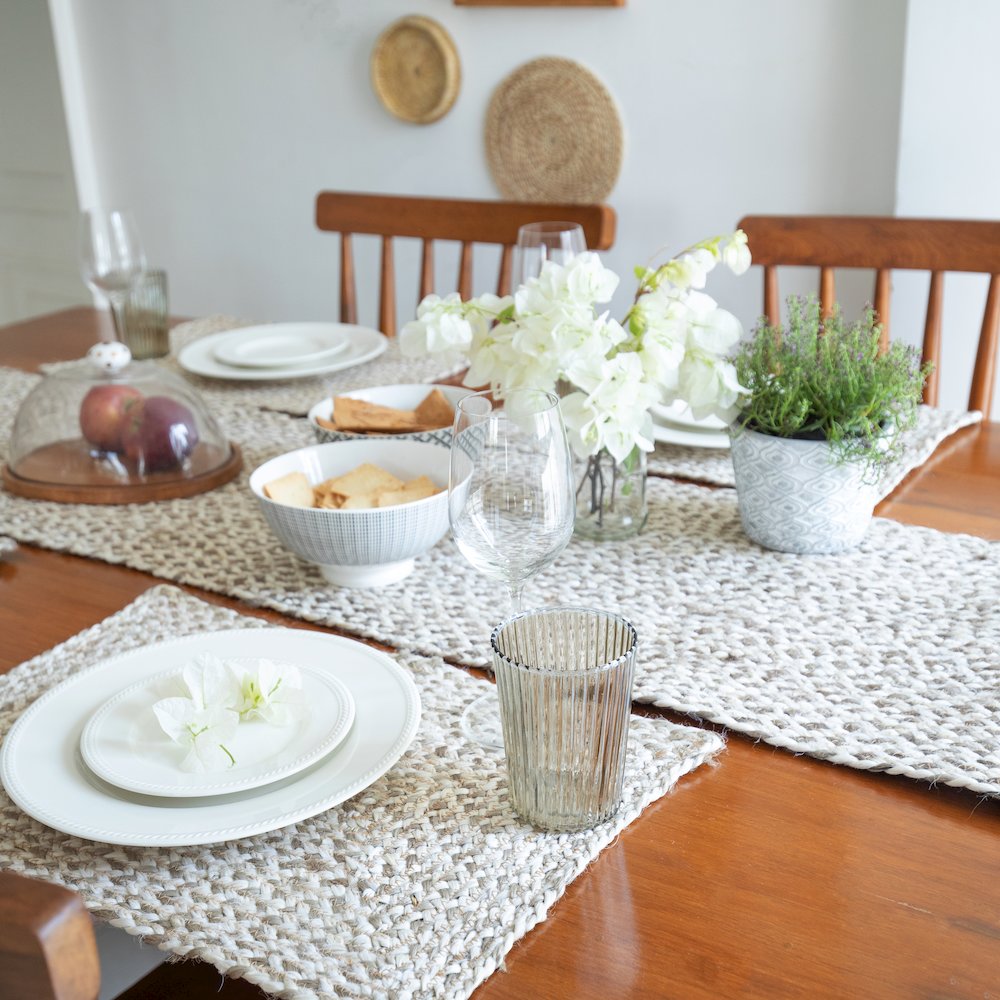 Classic Jute Table Top Placemat in White/Tan,  1'4" x 6'8". Picture 6