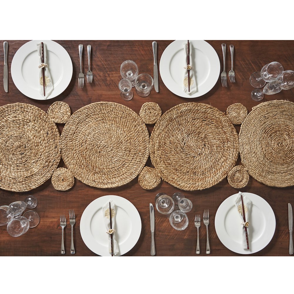 Connected Jute Circles Table Runner. Picture 2