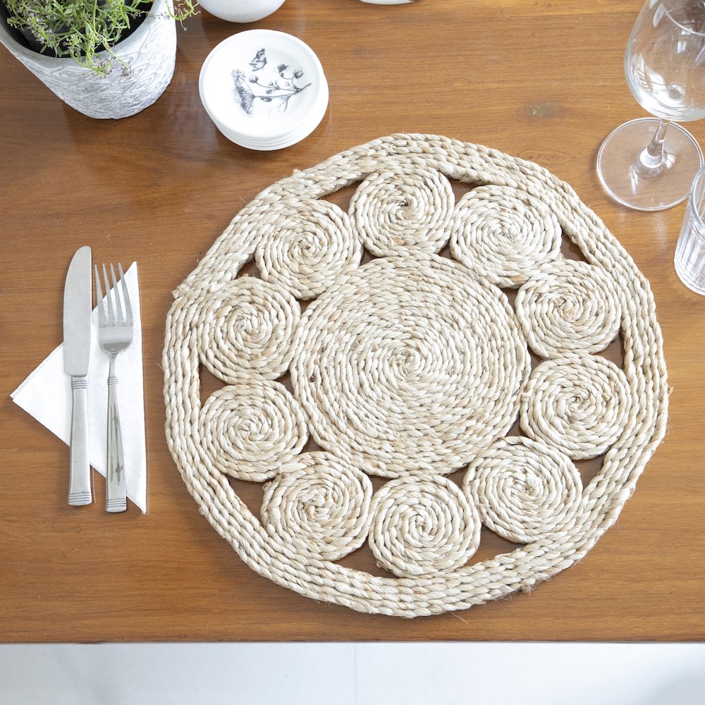 Bordered Braided Jute Placemats, Set of Two. Picture 2