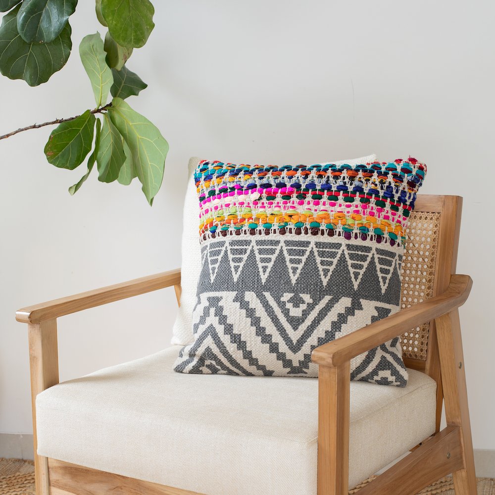 Ox Bay Hand-Woven Gray/Multicolored Chevron Cotton Blend Pillow Cover. Picture 2