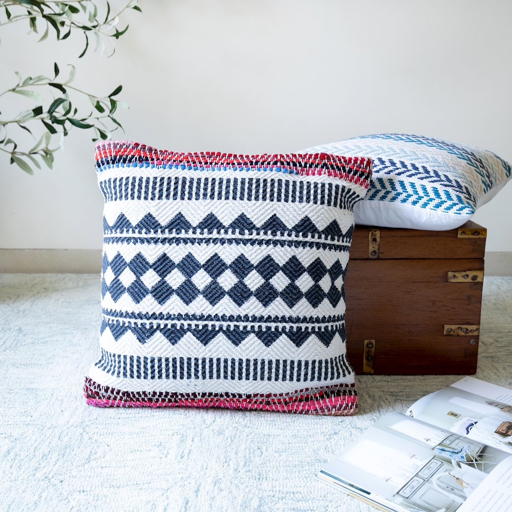 Ox Bay Hand-Woven Blue/Multicolored Tribal Cotton Blend Pillow Cover. Picture 2