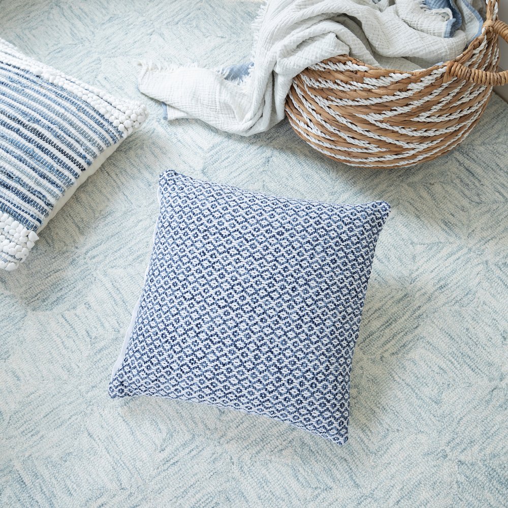 Ox Bay Hand-Woven Blue/White Geometric All-Natural Cotton Pillow Cover. Picture 2