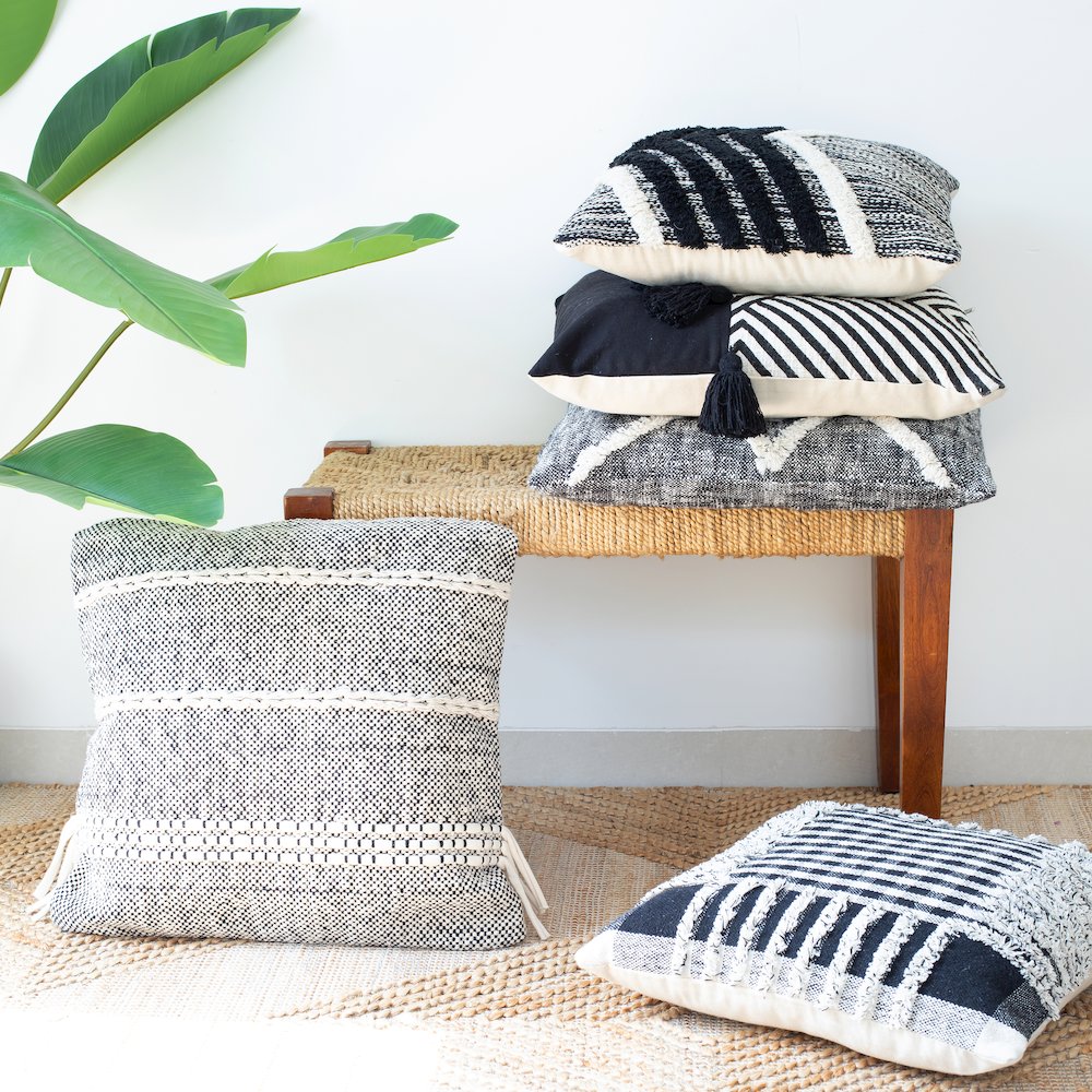 Elevate Cotton Pillow Set of 2 in Black/White, 20" x 20". Picture 6