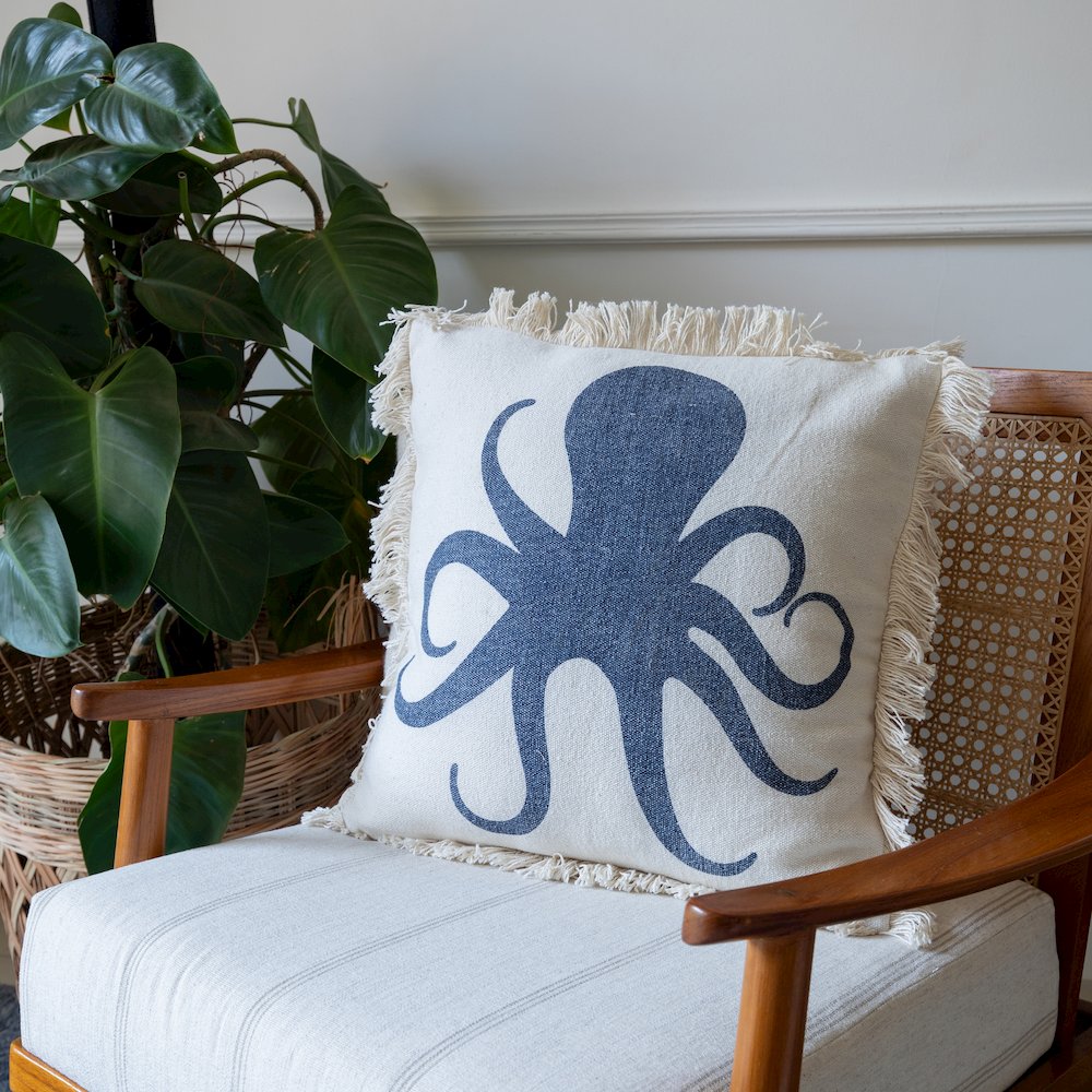 Ox Bay Hand-Woven Blue/White Animal All-Natural Cotton  Pillow Cover. Picture 2