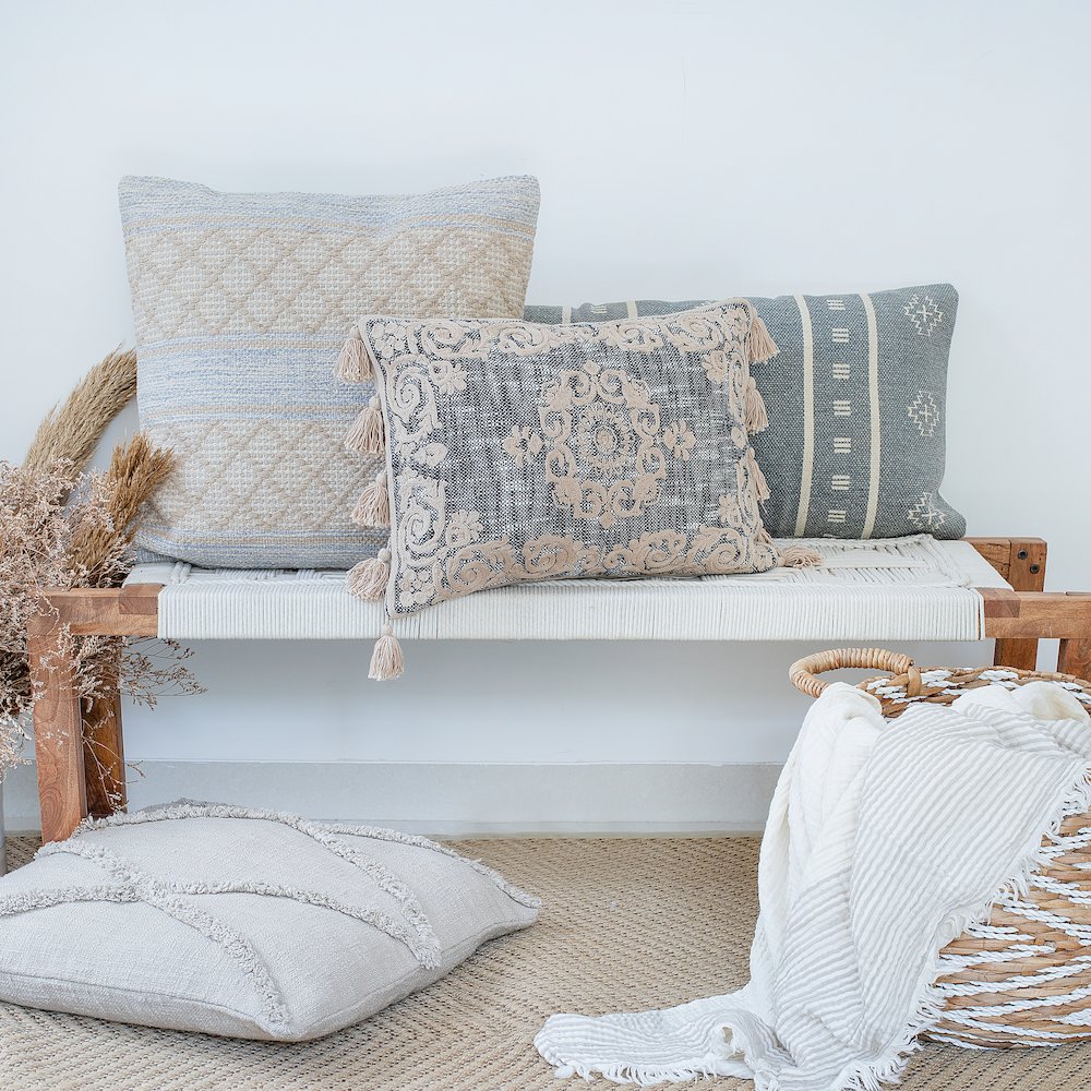 Medallion and Bordered Gray and Ivory Throw Pillow. Picture 8